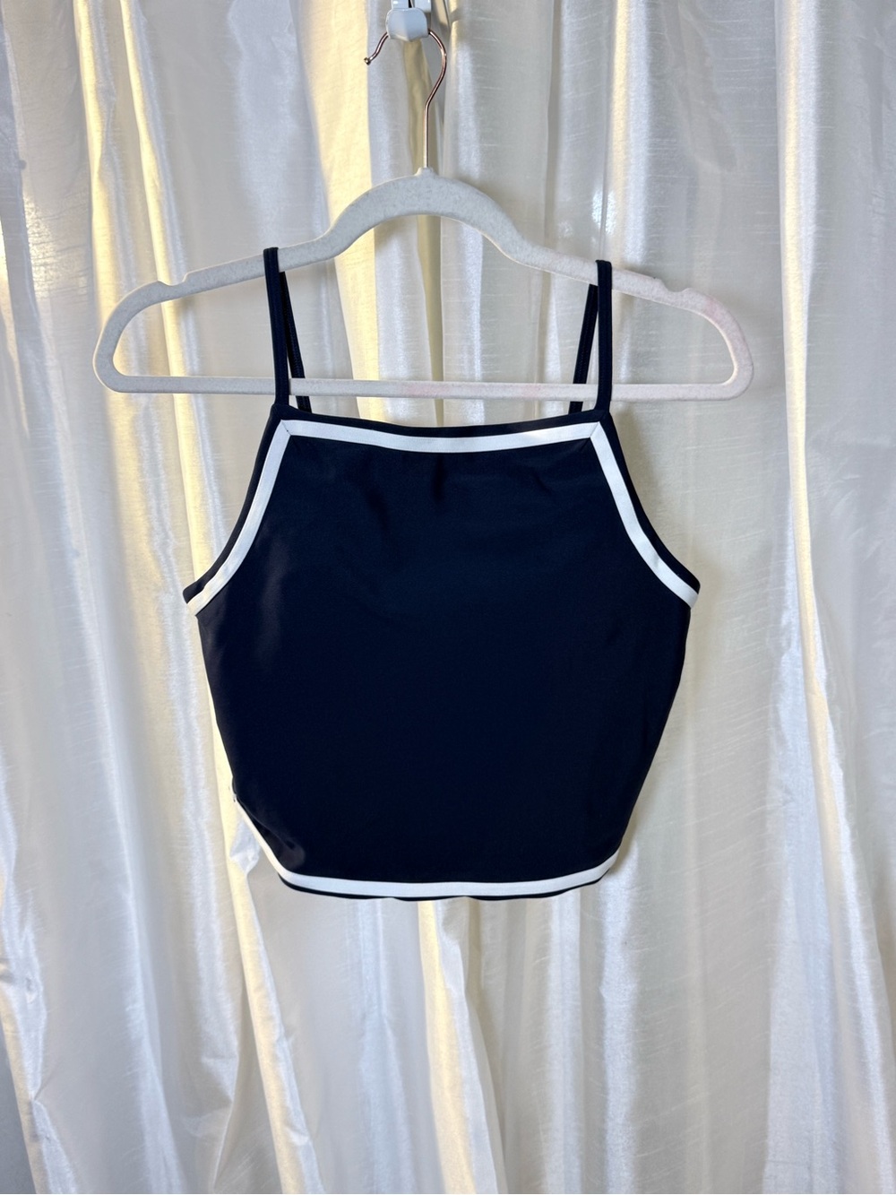 Black Contrast-Trim Sports Crop Tank